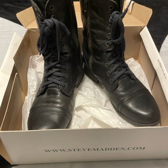 Steve Madden combat boots - Picture 1 of 4